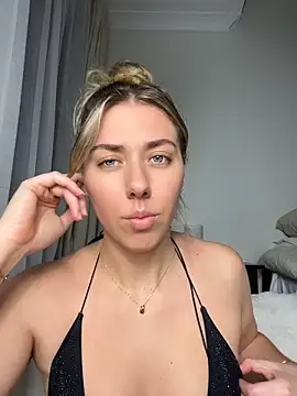 louiseberkeley online show from May 23, 2026, 9:52 am