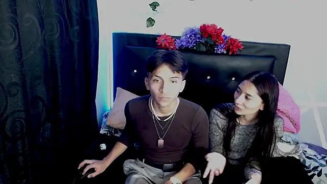 Snapshot of COZY7COUPLE chatting on September 30, 2025, 11:55 pm COZY7COUPLE online show from September 30, 2025, 11:55 pm
