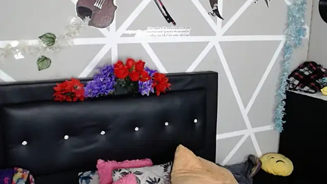 Snapshot of COZY7COUPLE chatting on October 4, 2025, 11:28 pm COZY7COUPLE online show from October 4, 2025, 11:28 pm