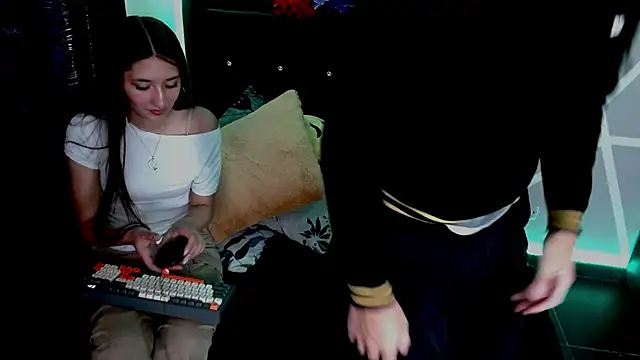 Snapshot of COZY7COUPLE chatting on September 23, 2025, 11:39 am COZY7COUPLE online show from September 23, 2025, 11:39 am