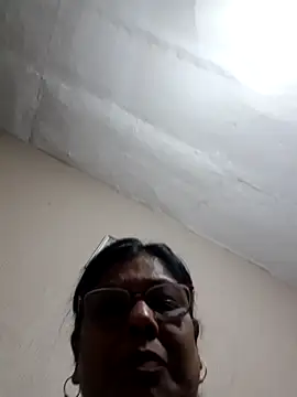 Snapshot of mileesha chatting on February 18, 2026, 7:21 pm mileesha online show from February 18, 2026, 7:21 pm