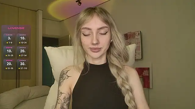 Snapshot of Lunainnk chatting on February 21, 2026, 10:23 pm Lunainnk online show from February 21, 2026, 10:23 pm