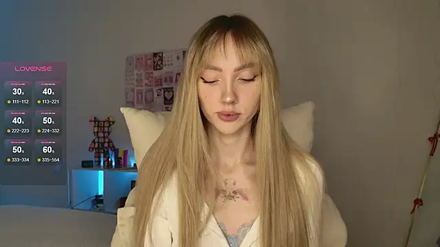 Snapshot of Lunainnk chatting on January 15, 2026, 12:14 am Lunainnk online show from January 15, 2026, 12:14 am