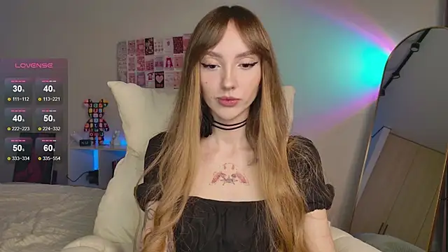 Lunainnk online show from October 14, 2025, 11:36 pm