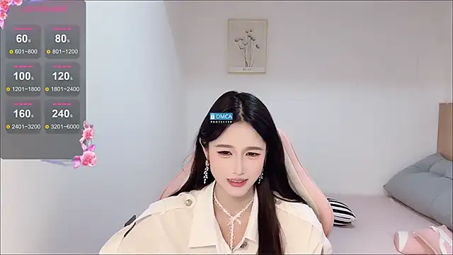 Snapshot of R_R6 chatting on October 14, 2025, 9:21 am R R6 online show from October 14, 2025, 9:21 am