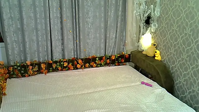 Little L1ss online show from November 4, 2025, 6:22 pm