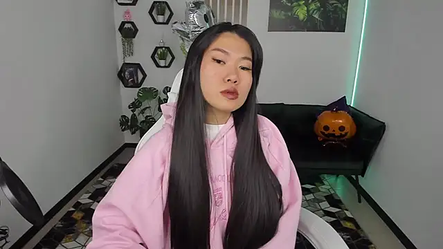 LunaPurrr online show from October 31, 2025, 2:19 am