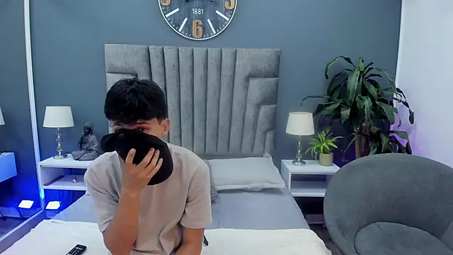 stephane rouss online show from October 21, 2025, 9:14 pm