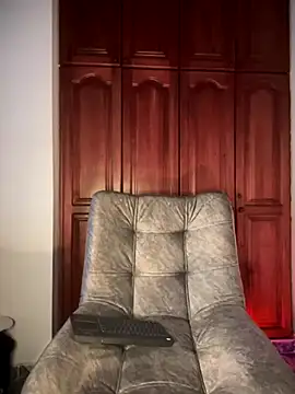 KaditaNavarro online show from November 23, 2025, 6:07 pm