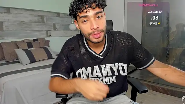 RaphaelDufort online show from December 17, 2025, 5:51 pm