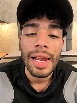 Snapshot of RaphaelDufort chatting on November 25, 2025, 12:22 am RaphaelDufort online show from November 25, 2025, 12:22 am