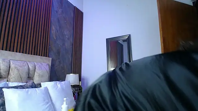 Snapshot of linda_cabal chatting on April 29, 2026, 9:32 pm linda cabal online show from April 29, 2026, 9:32 pm