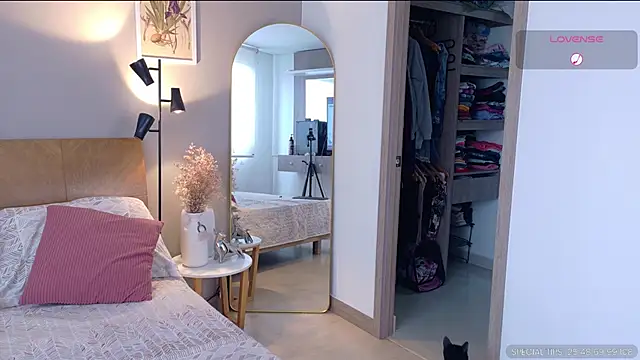 Snapshot of sarah_rayy chatting on November 9, 2025, 5:06 pm sarah rayy online show from November 9, 2025, 5:06 pm