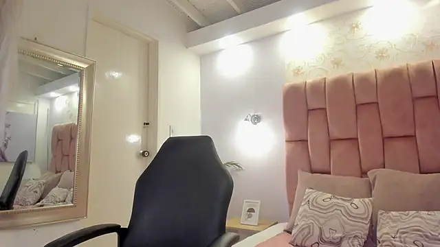 aishathornee online show from October 2, 2025, 9:29 pm