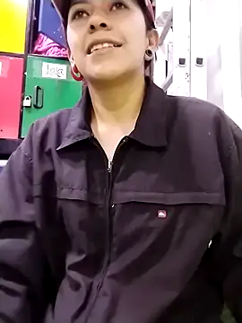 Raven Rouge  online show from February 28, 2026, 7:35 pm