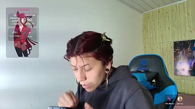 Raven Rouge  online show from November 28, 2025, 1:00 pm