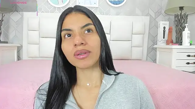 naia cox online show from November 8, 2025, 3:43 am