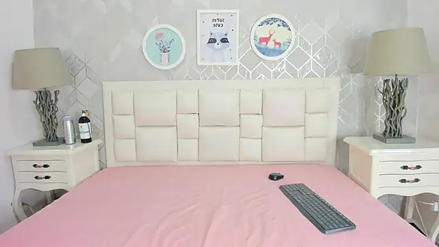 naia cox online show from March 13, 2026, 3:55 am