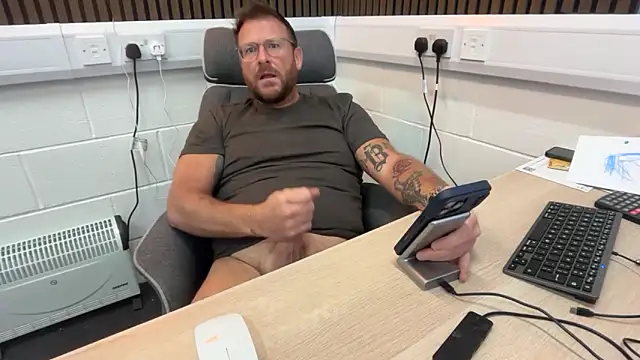 bilf1978 online show from April 29, 2026, 8:40 am