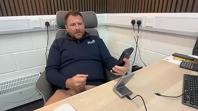 bilf1978 online show from April 24, 2026, 10:06 am