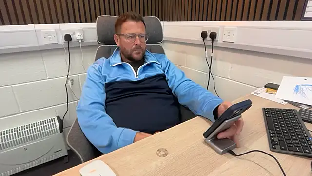 bilf1978 online show from April 28, 2026, 8:52 am