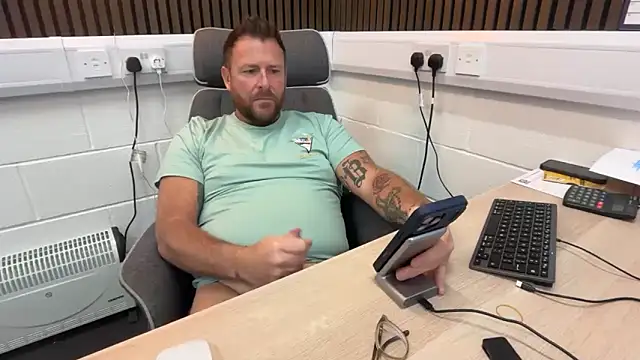 bilf1978 online show from April 27, 2026, 6:44 am