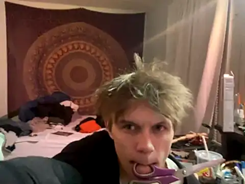 XanderOzzz online show from November 4, 2025, 10:52 am