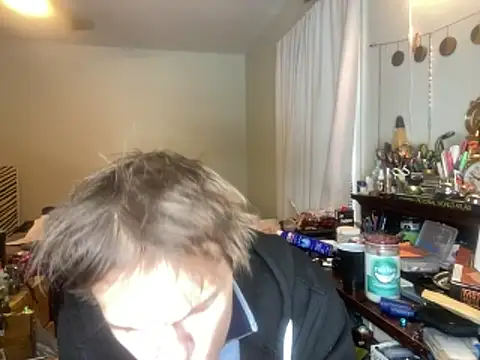 XanderOzzz online show from December 4, 2025, 5:56 pm