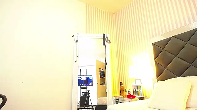 Snapshot of ViictoriaJones_ chatting on November 25, 2025, 12:05 pm ViictoriaJones online show from November 25, 2025, 12:05 pm