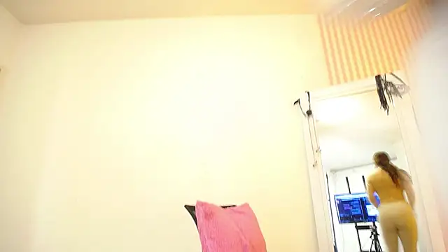 Snapshot of ViictoriaJones_ chatting on November 27, 2025, 4:07 pm ViictoriaJones online show from November 27, 2025, 4:07 pm