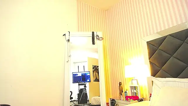 Snapshot of ViictoriaJones_ chatting on November 26, 2025, 2:06 pm ViictoriaJones online show from November 26, 2025, 2:06 pm