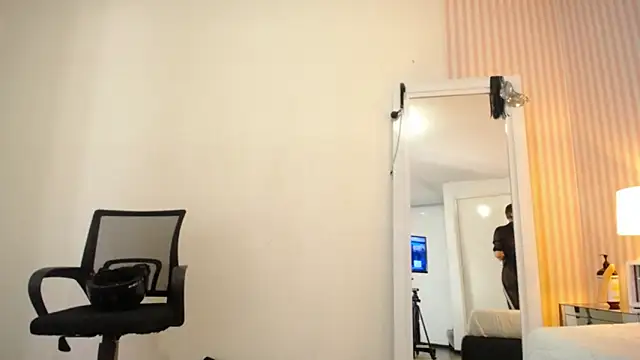 Snapshot of ViictoriaJones_ chatting on November 12, 2025, 3:05 pm ViictoriaJones online show from November 12, 2025, 3:05 pm