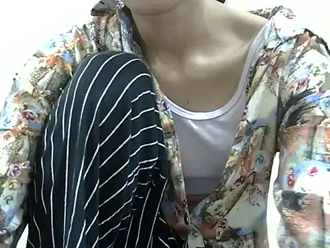 smallcuute online show from November 24, 2025, 8:31 pm