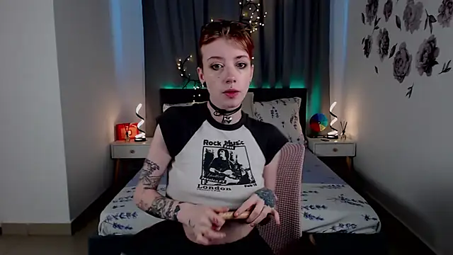 AveryLia online show from September 15, 2025, 11:38 pm