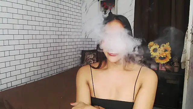 Latinahugecock online show from October 6, 2025, 3:24 pm