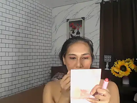 Latinahugecock online show from September 25, 2025, 4:57 pm