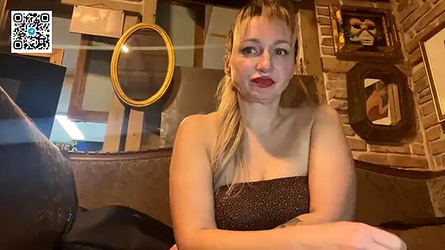 Snapshot of Lapussia chatting on November 18, 2025, 8:12 pm Lapussia online show from November 18, 2025, 8:12 pm