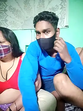 LoveOnStream online show from November 24, 2025, 5:02 pm