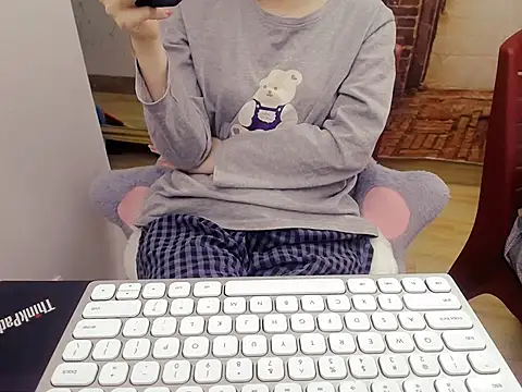 Lamoon 2k online show from October 30, 2025, 3:27 am