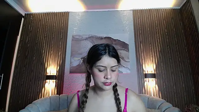 CurlyDani online show from April 17, 2026, 2:03 am