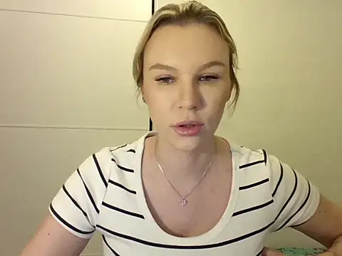 SadieBrilliance online show from October 8, 2025, 6:08 pm
