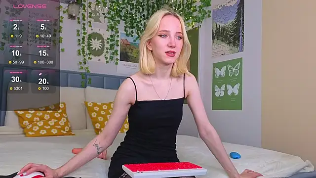 EmmaNovak online show from October 10, 2025, 12:28 pm