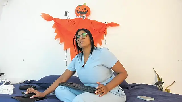  Miaa khalifa  online show from October 28, 2025, 12:26 pm