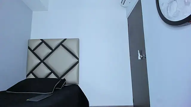 aurora tziu online show from September 25, 2025, 3:56 am