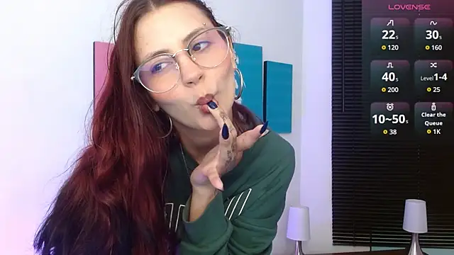 AlanaGarcia19 online show from October 14, 2025, 11:55 am