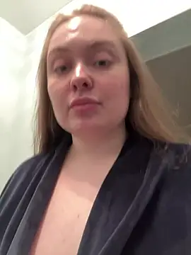 Snapshot of DeniMilkyyyyy chatting on April 21, 2026, 10:27 pm DeniMilkyyyyy online show from April 21, 2026, 10:27 pm