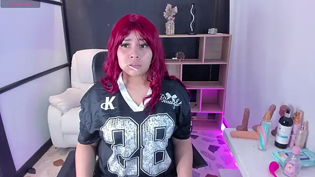 ThaliaBrooks  online show from October 29, 2025, 4:11 am