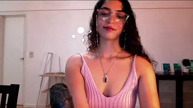 Snapshot of Ariagal chatting on October 8, 2025, 11:49 pm Ariagal online show from October 8, 2025, 11:49 pm