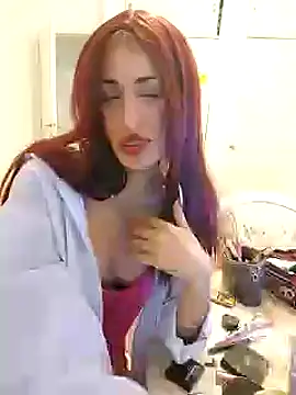 Snapshot of kendrafarq chatting on September 13, 2025, 2:17 pm kendrafarq online show from September 13, 2025, 2:17 pm