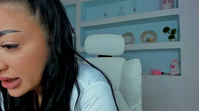 juicyjulie  online show from September 23, 2025, 6:09 am